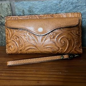Patricia Nash cognac leather wristlet wallet with magnetic closure